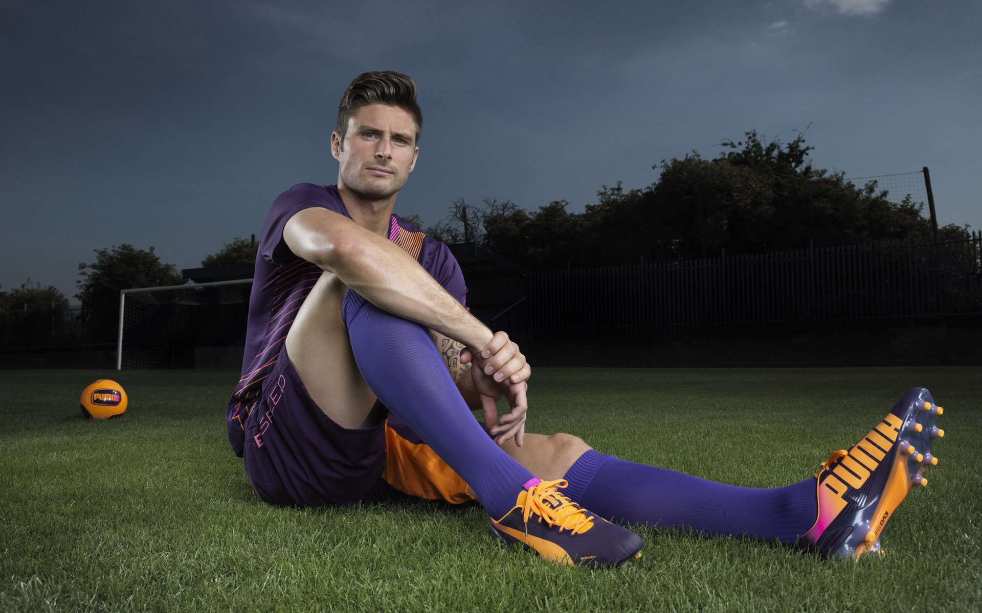 开云平台-职业联赛推动球员多技能培养增强比赛适应力，业余球员如何提高足球水平